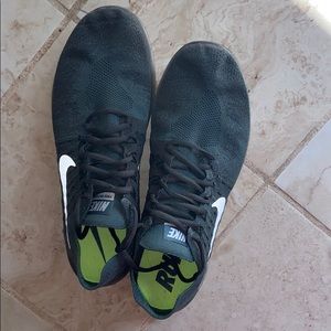 MENS 13 GREEN NIKE SNEAKERS